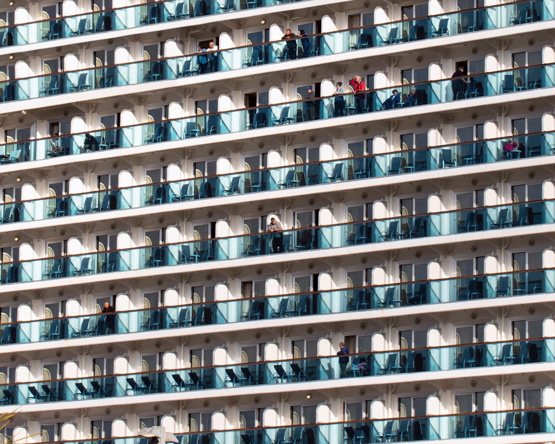 酒店行业智能化浪潮：数字化转型如何重塑住宿体验与行业格局