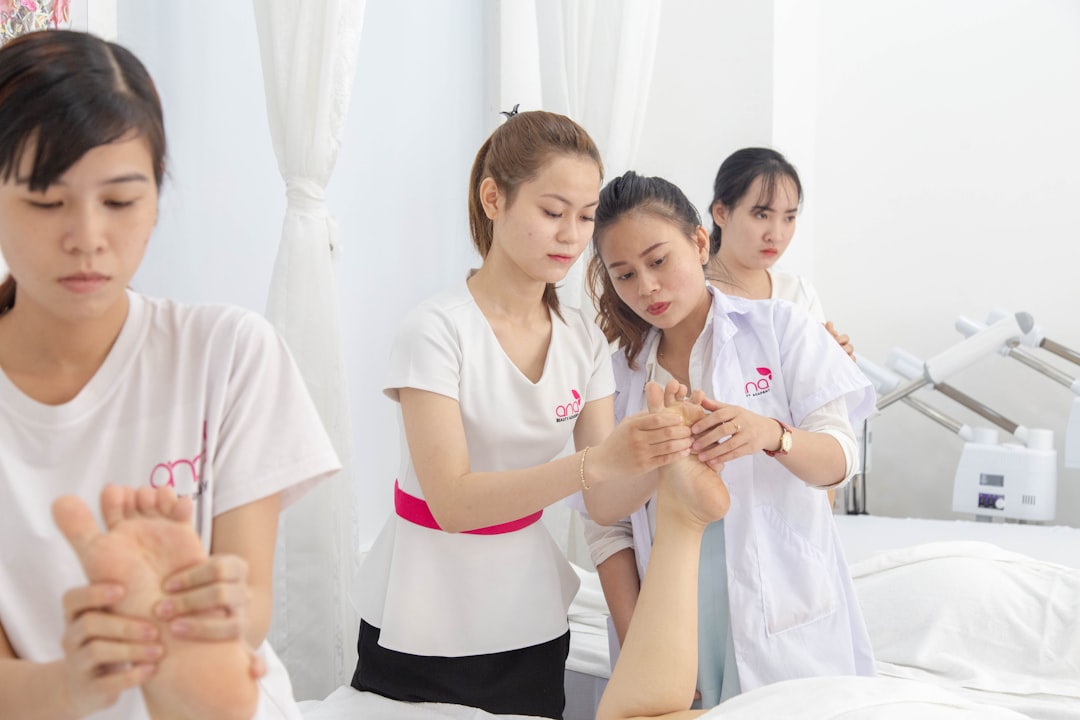 2026年体验经济下的服务业操作系统：从足疗到采耳，如何用软件重构人货场