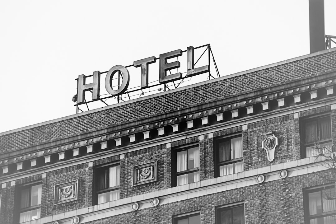 2026酒店业新常态：从“智慧客房”到“身心疗愈平台”的数字化跃迁