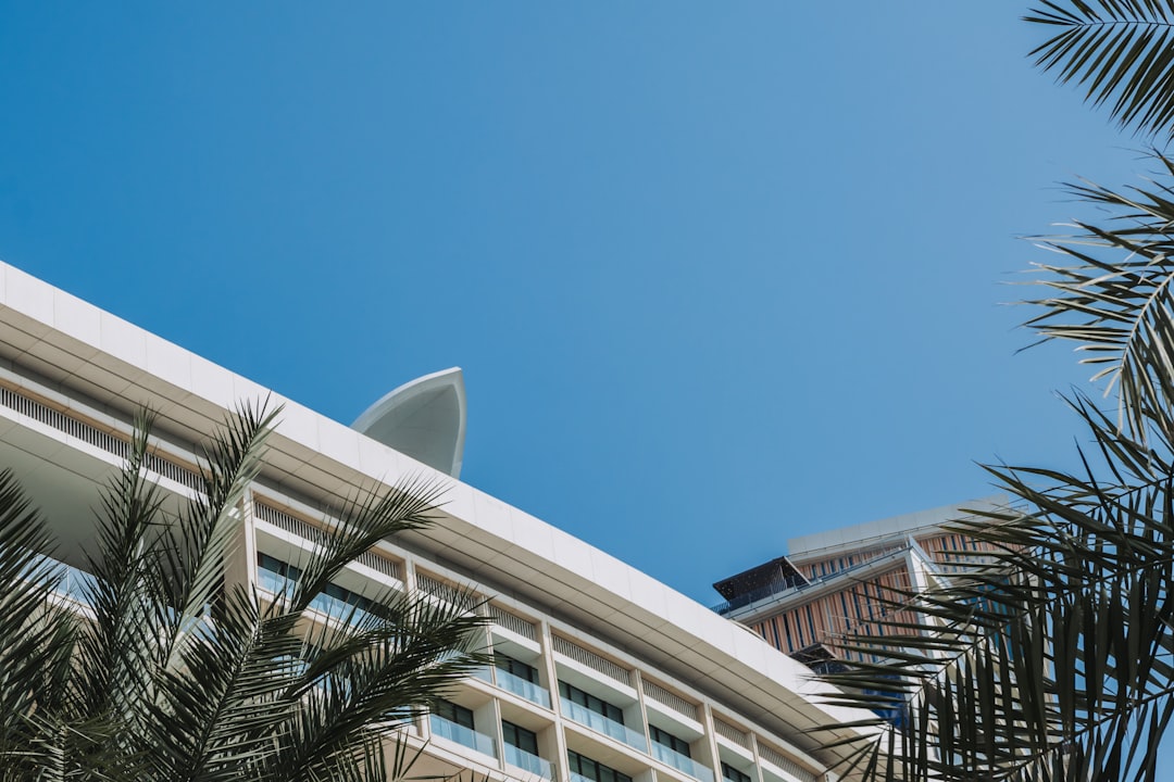 2026酒店业新常态：当智能客房遇见“疗愈型”数字服务生态