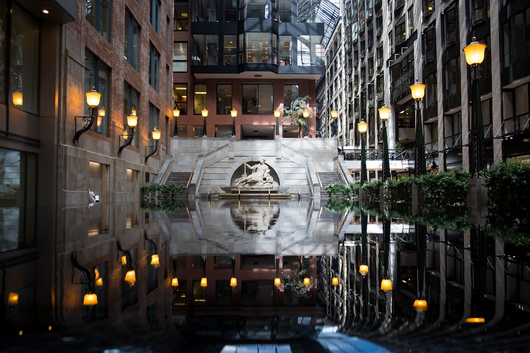 2026酒店业新常态：从“智慧客房”到“身心算法”的深度数字化转型