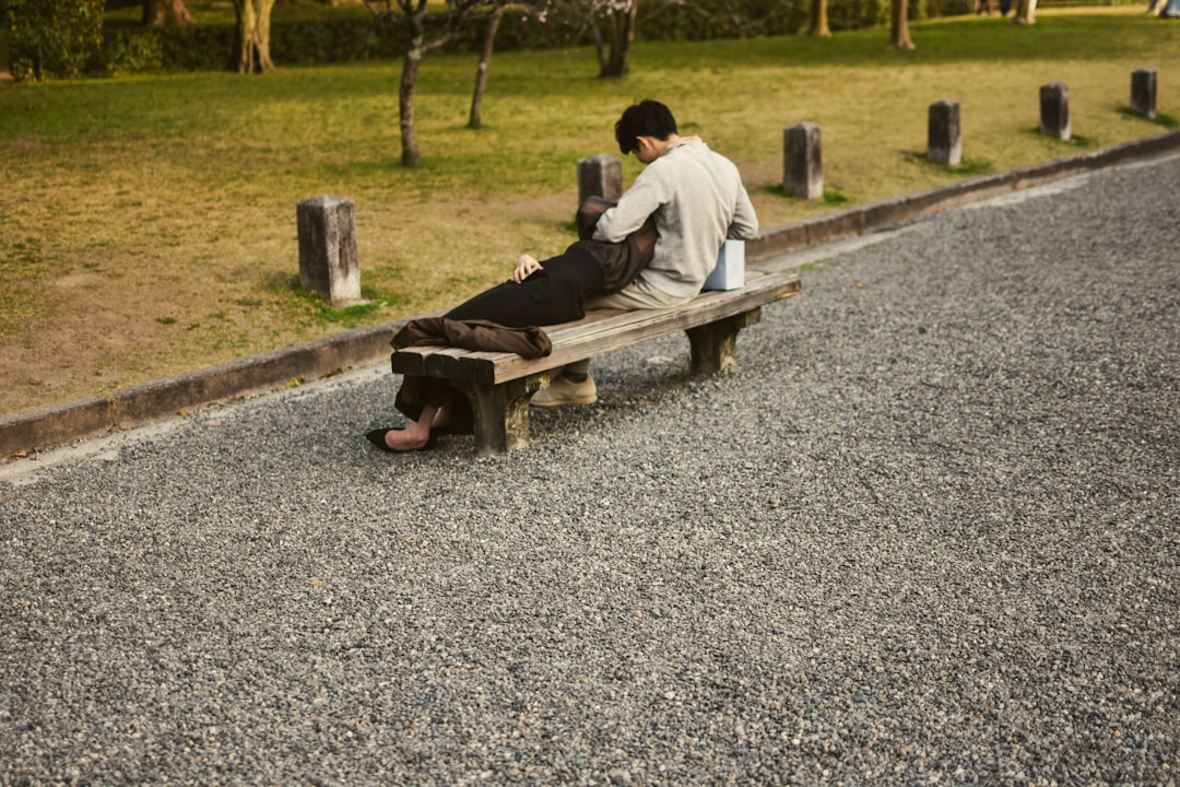 2026健康触感经济：从足疗按摩到沉浸式养生，解码感官疗愈市场的结构性变革