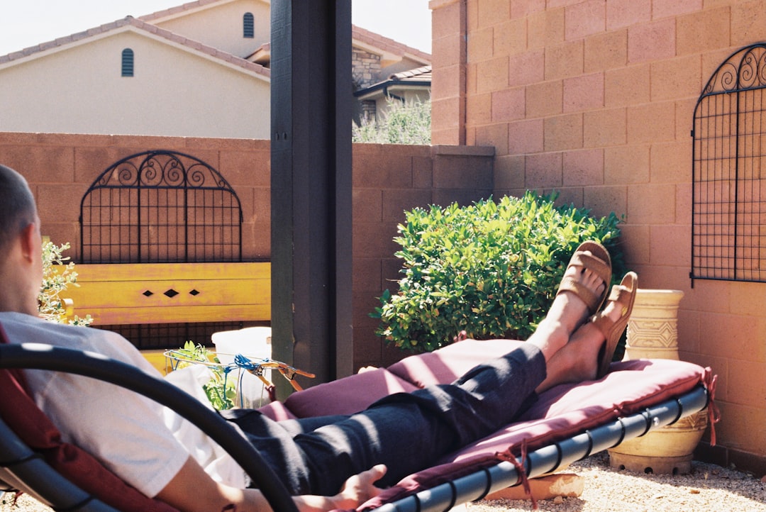 2026年健康消费新常态：从“功能缓解”到“情绪疗愈”的业态融合革命